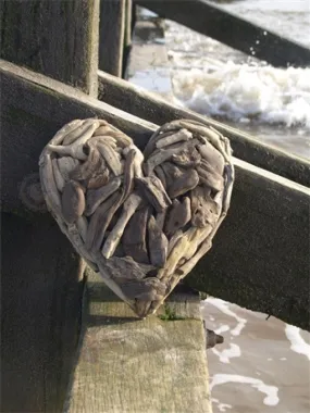 Driftwood heart medium