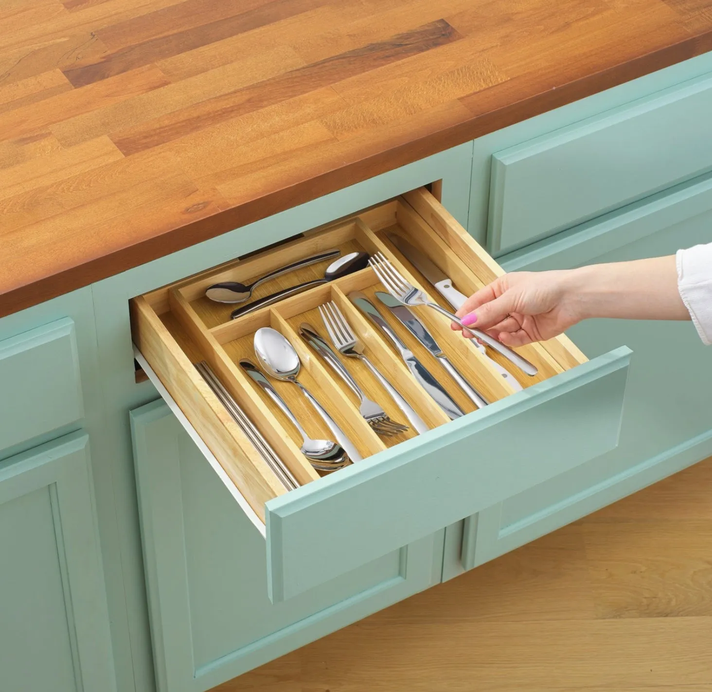 Expandable Bamboo Cutlery Organizer