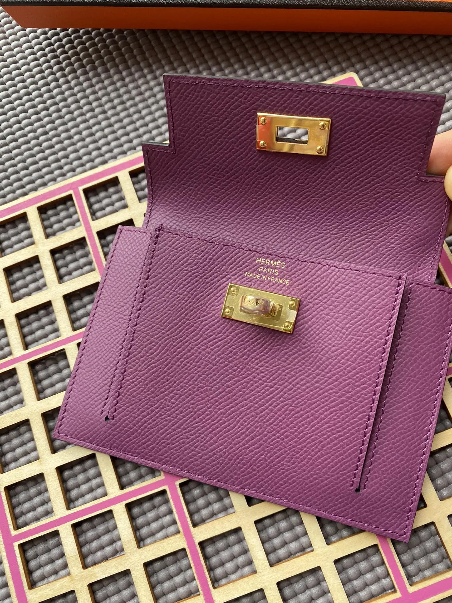 HM Kelly Pocket 13.5 Purple Epsom Ghw