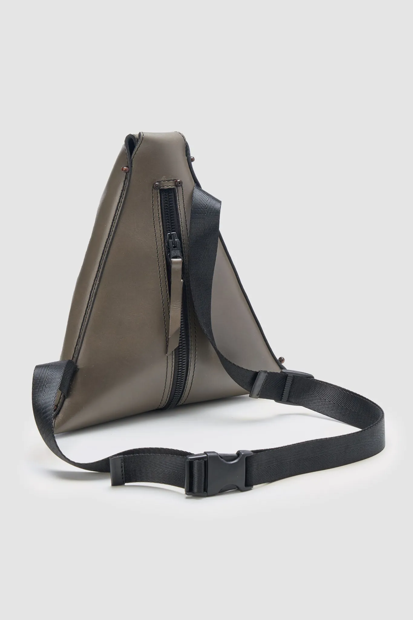 Pyramid crossbody bucket bag in gray